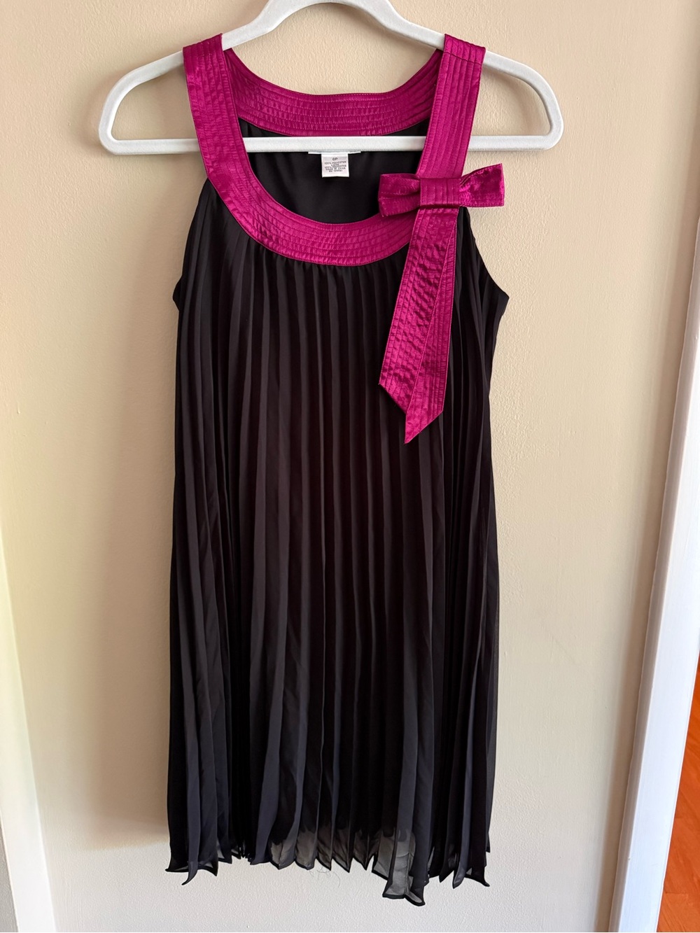 Amanda Lane Black Pleated Dress with Fuchsia Trim and Bow size 6P